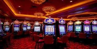 Pengguna menikmati permainan Live Casino serdadu4d dari perangkat smartphone modern